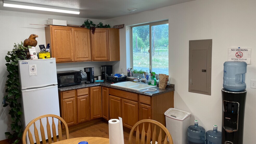 More Photos Of 10466 Sunnyside Rd SE, Jefferson Warehouse For Sale