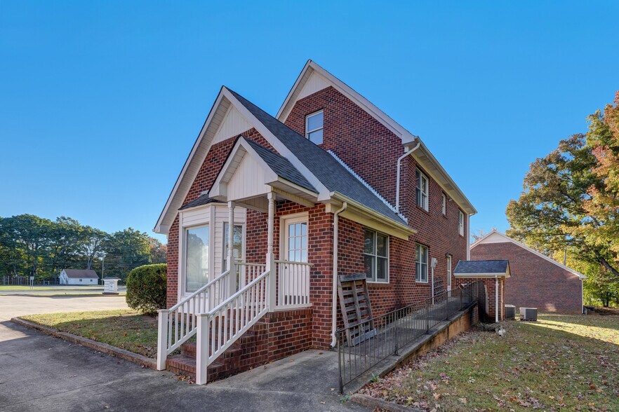 More Photos Of 1311 Freeway Dr, Reidsville Office For Lease