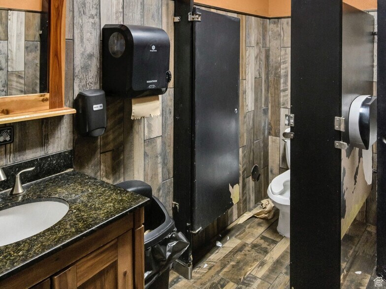 More Photos Of 1535 S State St, Salina Specialty For Sale