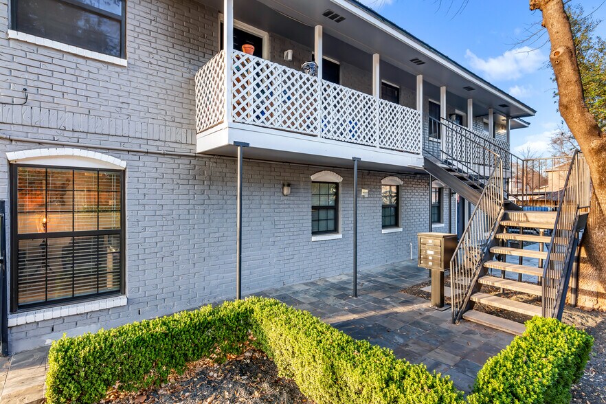 More Photos Of 2023 Lockhill Selma Rd, San Antonio Office Residential For Sale