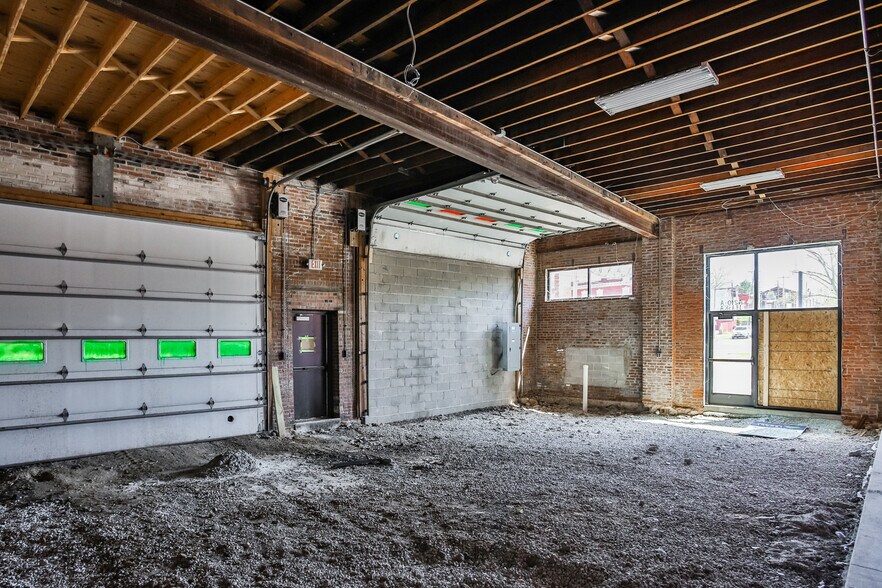 More Photos Of 4210 Itaska St, Saint Louis Flex For Lease