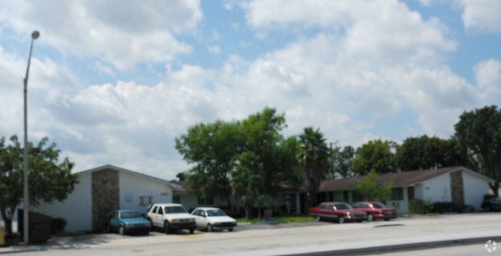 More Photos Of 7410-7420 Pembroke Rd, Miramar Apartments For Sale