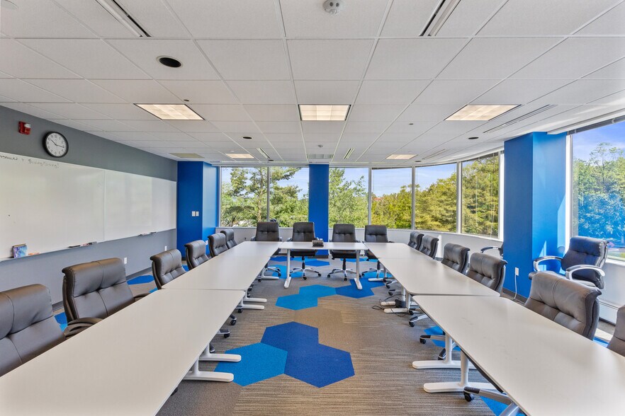 More Photos Of 1 Penn Center Blvd, Pittsburgh Unknown For Lease