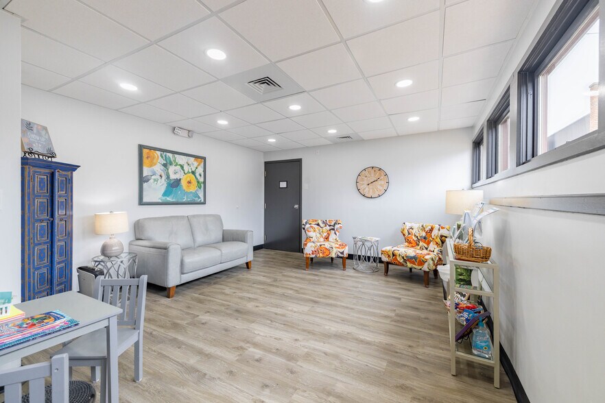 More Photos Of 1600 Kingsway Ct, Trenton Medical For Sale