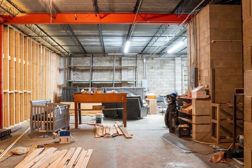 More Photos Of 214 S Church St, Dublin Flex For Sale