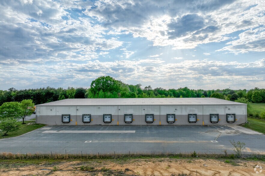 More Photos Of 9420 Cosner Dr, Fredericksburg Warehouse For Sale