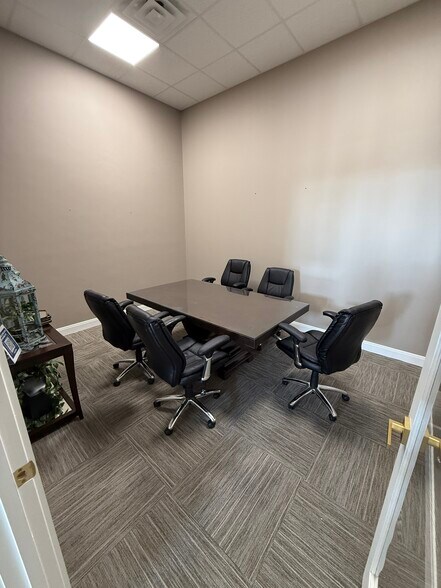 More Photos Of 3195 Dowlen Rd, Beaumont Storefront For Lease