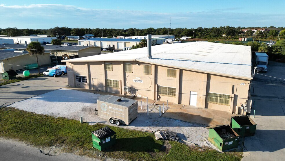 More Photos Of 4240 James St, Port Charlotte Service For Lease