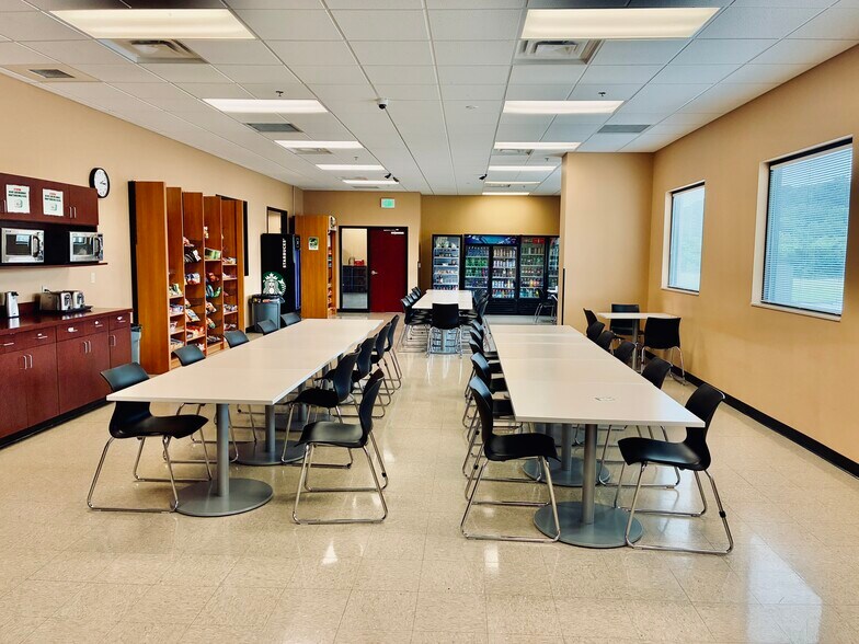 More Photos Of 3231 N Star Cir, Louisville Office For Lease