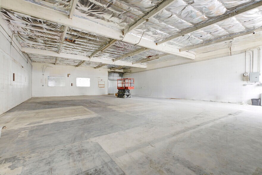More Photos Of 9110 Dice Rd, Santa Fe Springs Warehouse For Sale