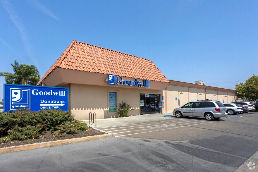 Primary Photo Of 2240 S Mooney Blvd, Visalia Freestanding For Lease