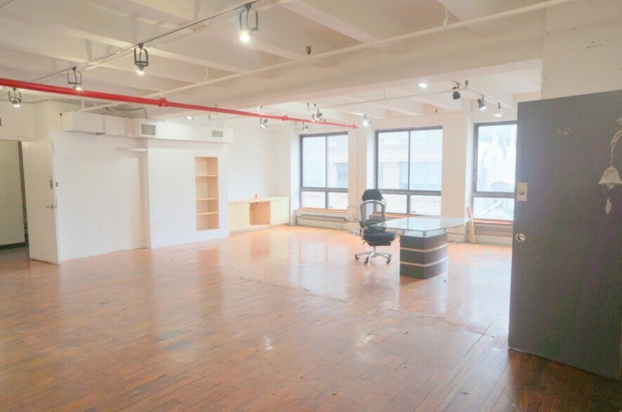 More Photos Of 30 Vandam St, New York Loft Creative Space For Lease