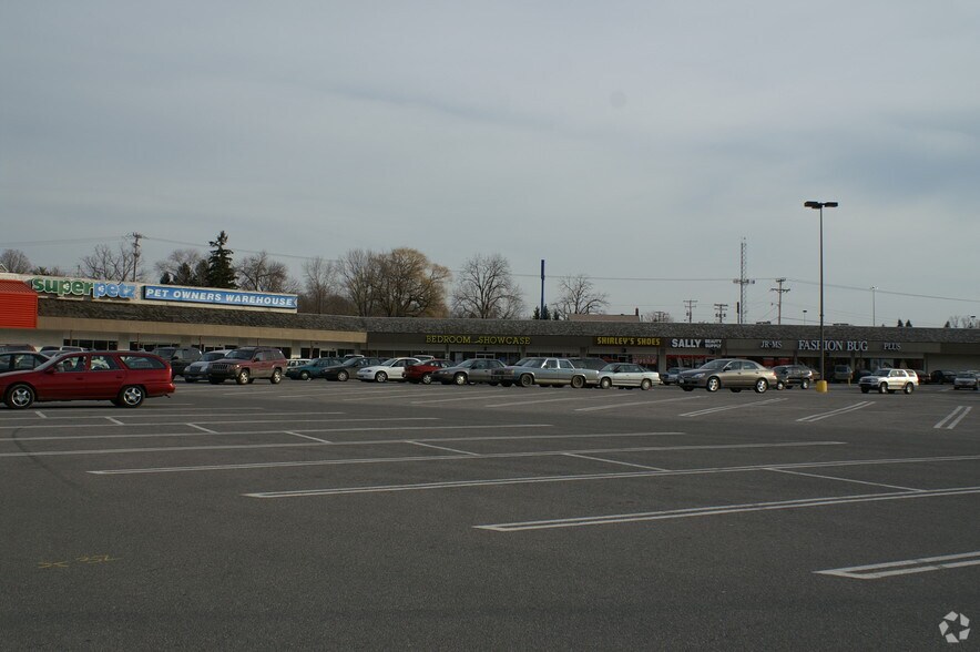 More Photos Of 275 Park Hills Plz, Altoona General Retail For Lease