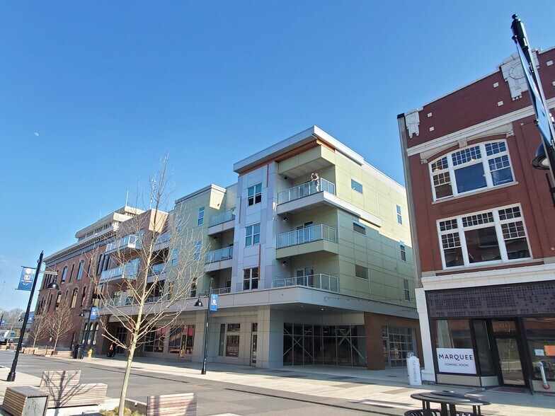 Primary Photo Of 111 W Columbia St, Fort Wayne Storefront For Lease
