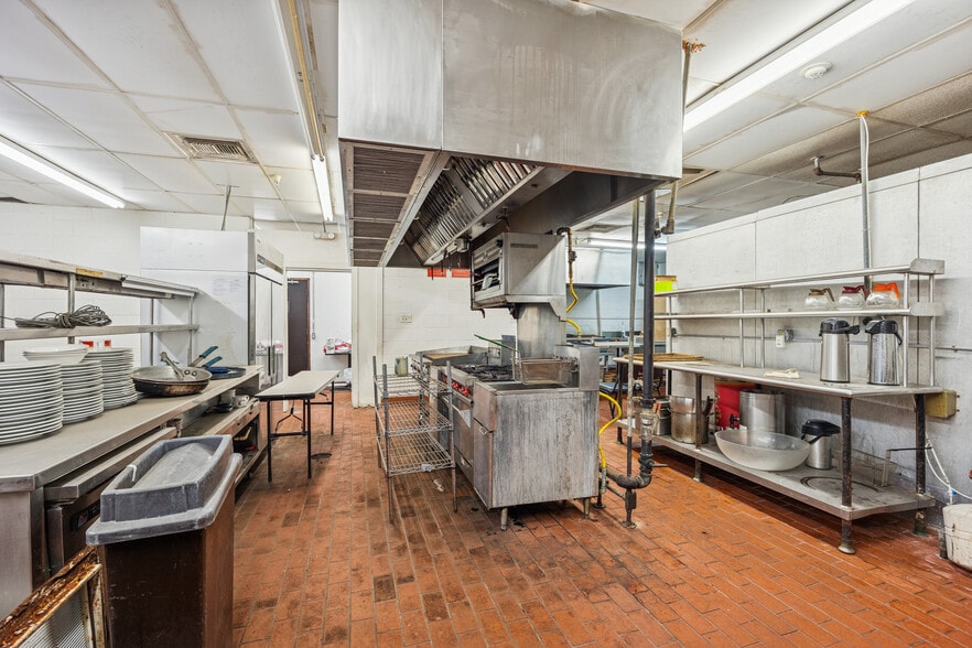 More Photos Of 925 Highway 332, Lake Jackson Hotel For Sale