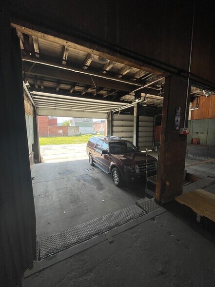 More Photos Of 301 Munson Ave, McKees Rocks Industrial For Lease