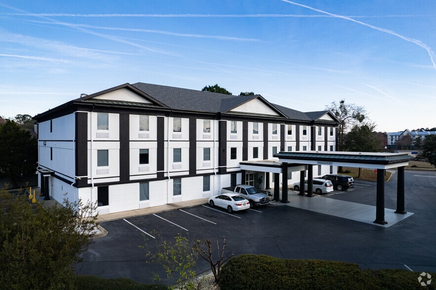 Primary Photo Of 480 Al Henderson Blvd, Savannah Hotel For Sale