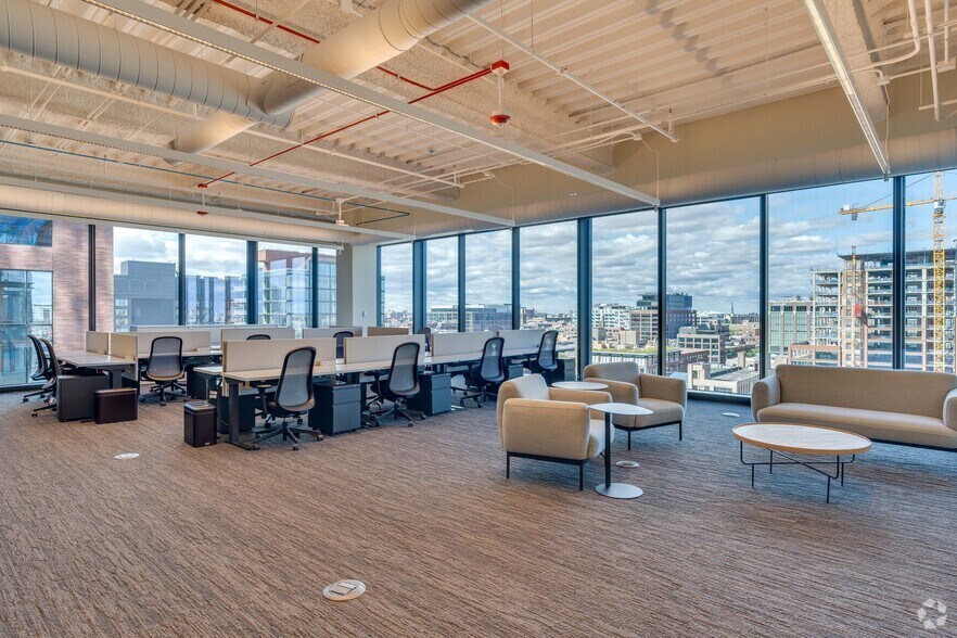 More Photos Of 333 N Green St, Chicago Office For Lease