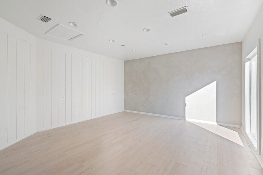 More Photos Of 599 Sherwood Ave, Satellite Beach General Retail For Lease