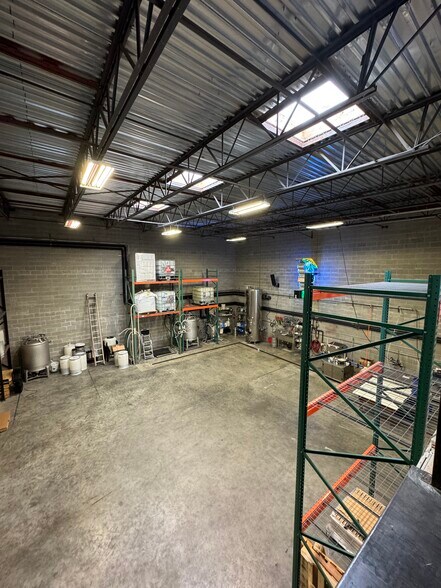 More Photos Of 13753 Midvale Ave N, Seattle Warehouse For Sale