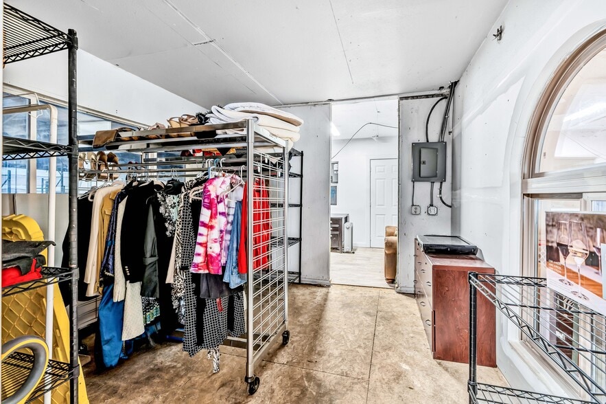 More Photos Of 6729 SE 162nd Ave, Portland Horse Stables For Sale