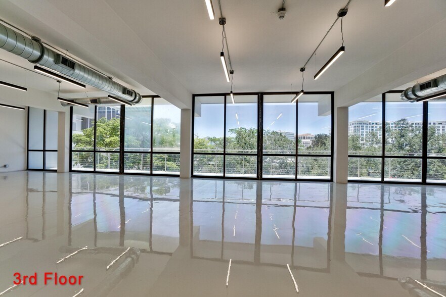 More Photos Of 1551 2nd St, Sarasota Office For Sale