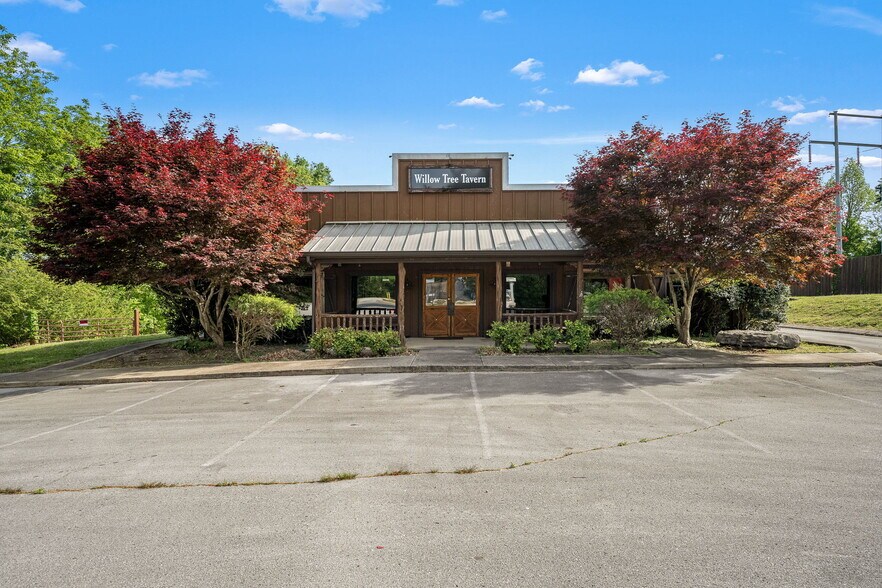 More Photos Of 7080 Dale Ridge Rd, Lancaster Convenience Store For Sale