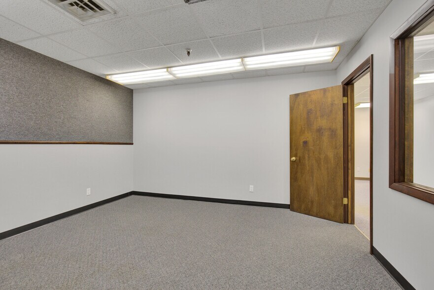 More Photos Of 1431 N 2nd St, Wisconsin Rapids Office For Sale