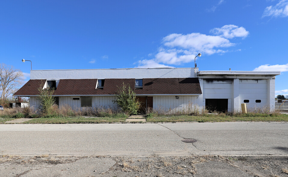 Primary Photo Of 1871 Tower St, Flint Industrial For Sale