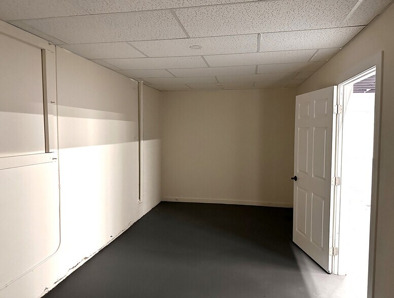 More Photos Of 3433 E Pico Blvd, Los Angeles Warehouse For Lease