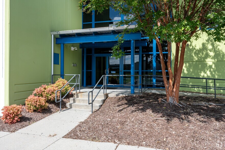 More Photos Of 119 Cane Creek Blvd, Danville Warehouse For Lease