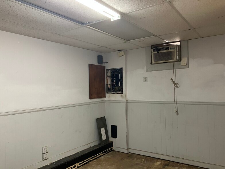 More Photos Of 4500 West Ave, San Antonio General Retail For Lease