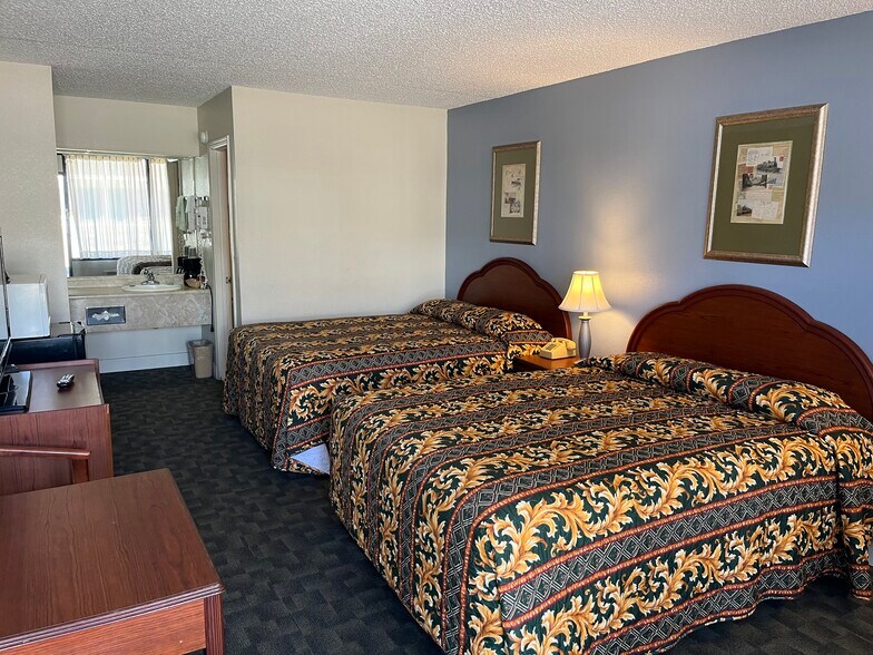 More Photos Of 706 S Kerr Blvd, Sallisaw Hotel For Sale