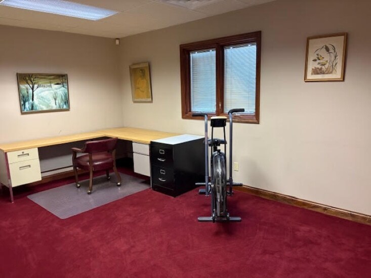 More Photos Of 1081 N University Blvd, Middletown Office For Lease