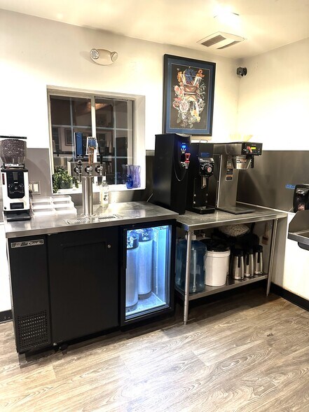 More Photos Of 625 N 7th St, Phoenix Storefront For Lease