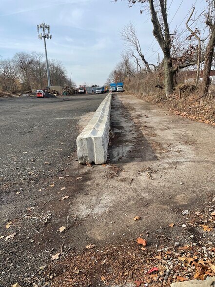 More Photos Of 82 Cantiague Rock Rd, Westbury Land For Lease