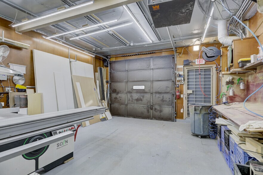 More Photos Of 24354 John R Rd, Hazel Park Flex For Lease
