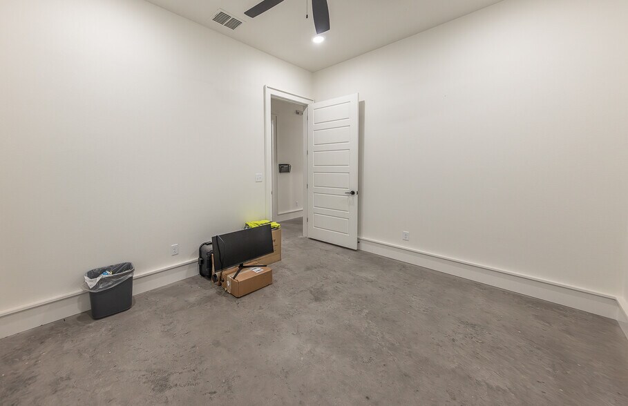 More Photos Of 9006 County Road 6820, Lubbock Warehouse For Lease