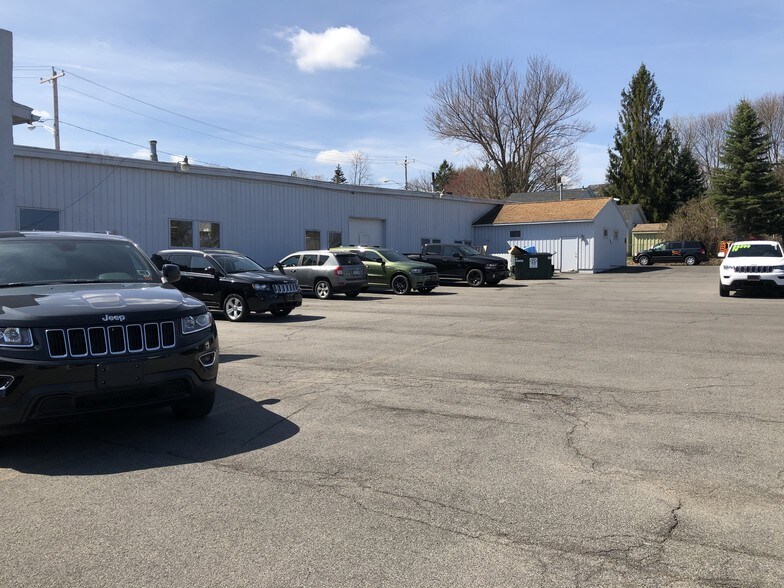 More Photos Of 420 W 1st St, Oswego Auto Dealership For Sale