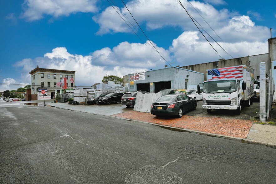 More Photos Of 181 N Main St, Freeport Flex For Sale