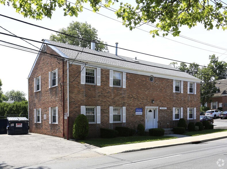 More Photos Of 270 White Plains Rd, Eastchester Medical For Lease