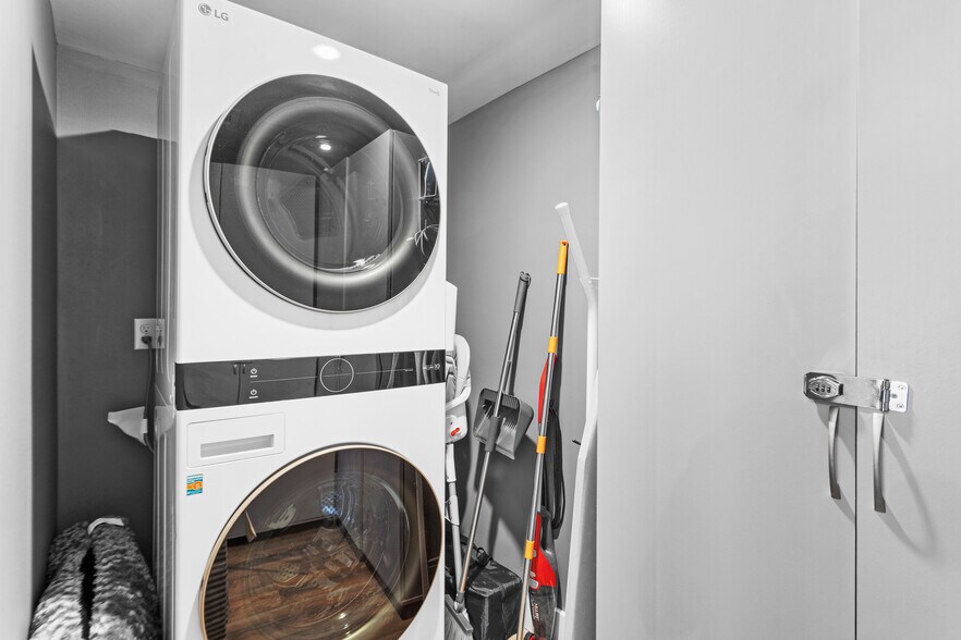 More Photos Of 782 Water St, Biloxi Office For Sale