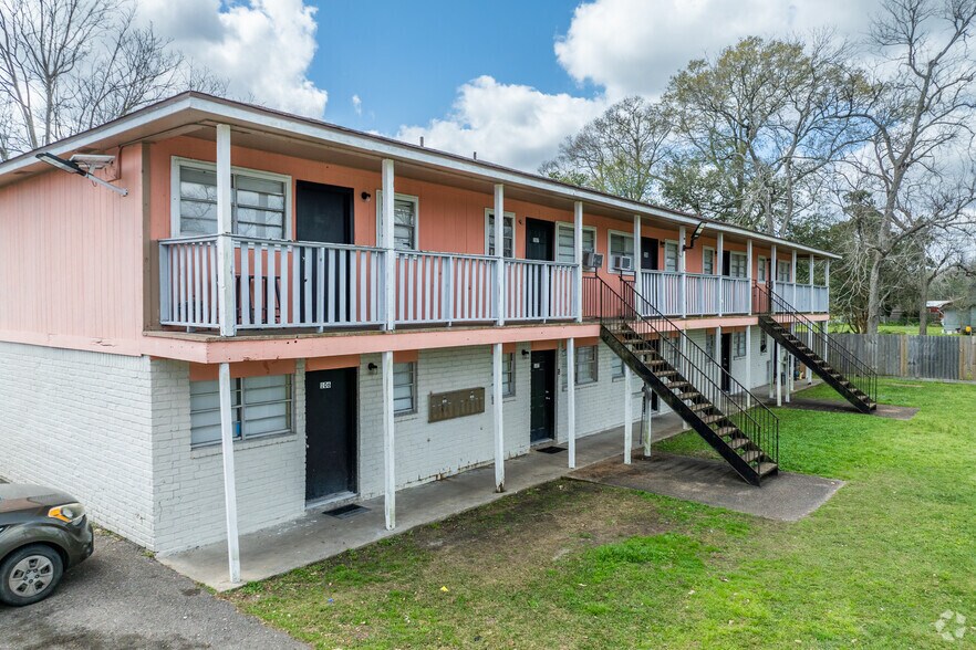 More Photos Of 905 Campus St, Beaumont Multifamily For Sale