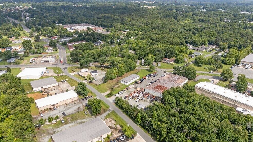 More Photos Of 808 E Parker St, Graham Industrial For Sale