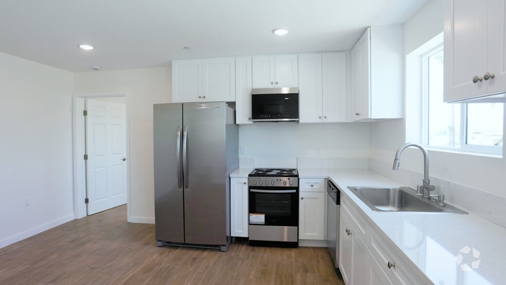 Primary Photo Of 833 W 84th St, Los Angeles Apartments For Sale