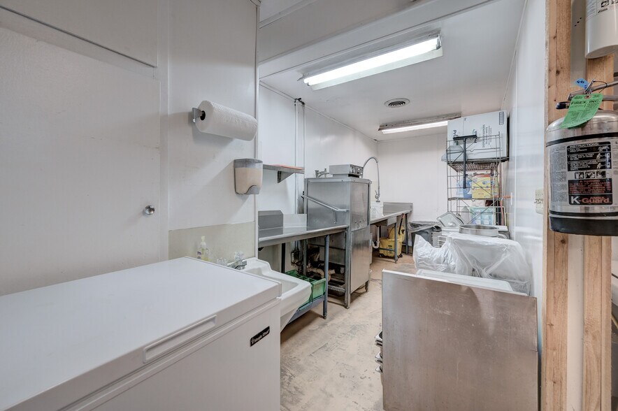 More Photos Of 2447 Military Ave, Baxter Springs Restaurant For Sale