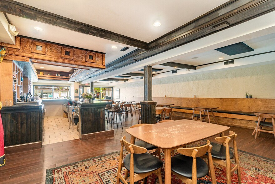 More Photos Of 134 Ashman St, Midland Restaurant For Sale