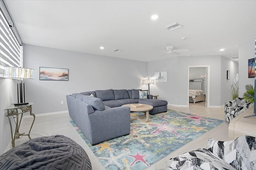 More Photos Of 2160 Gulf Gate Dr, Sarasota Storefront For Sale