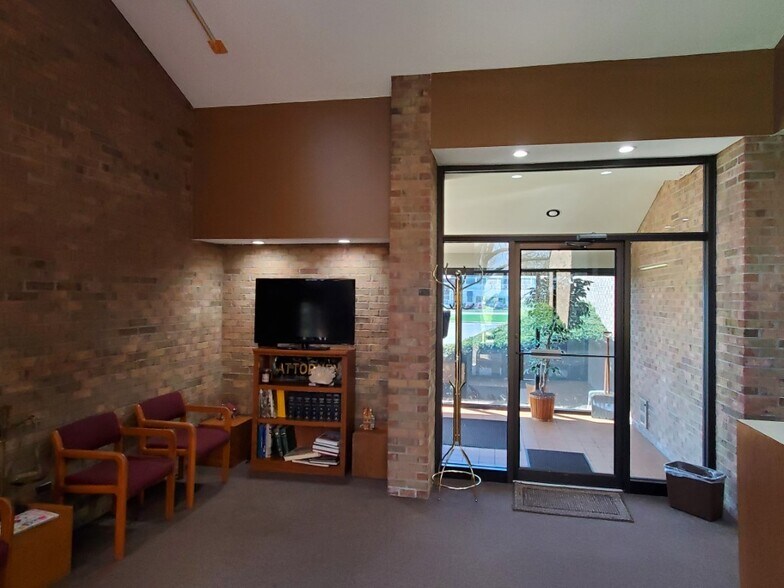 More Photos Of 6258 W Pierson Rd, Flushing Medical For Lease