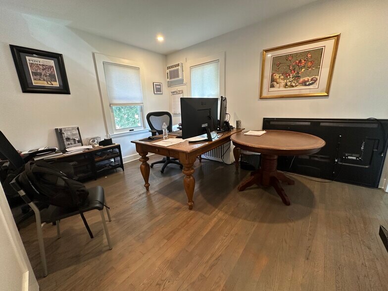 More Photos Of 70 Arch St, Greenwich General Retail For Sale